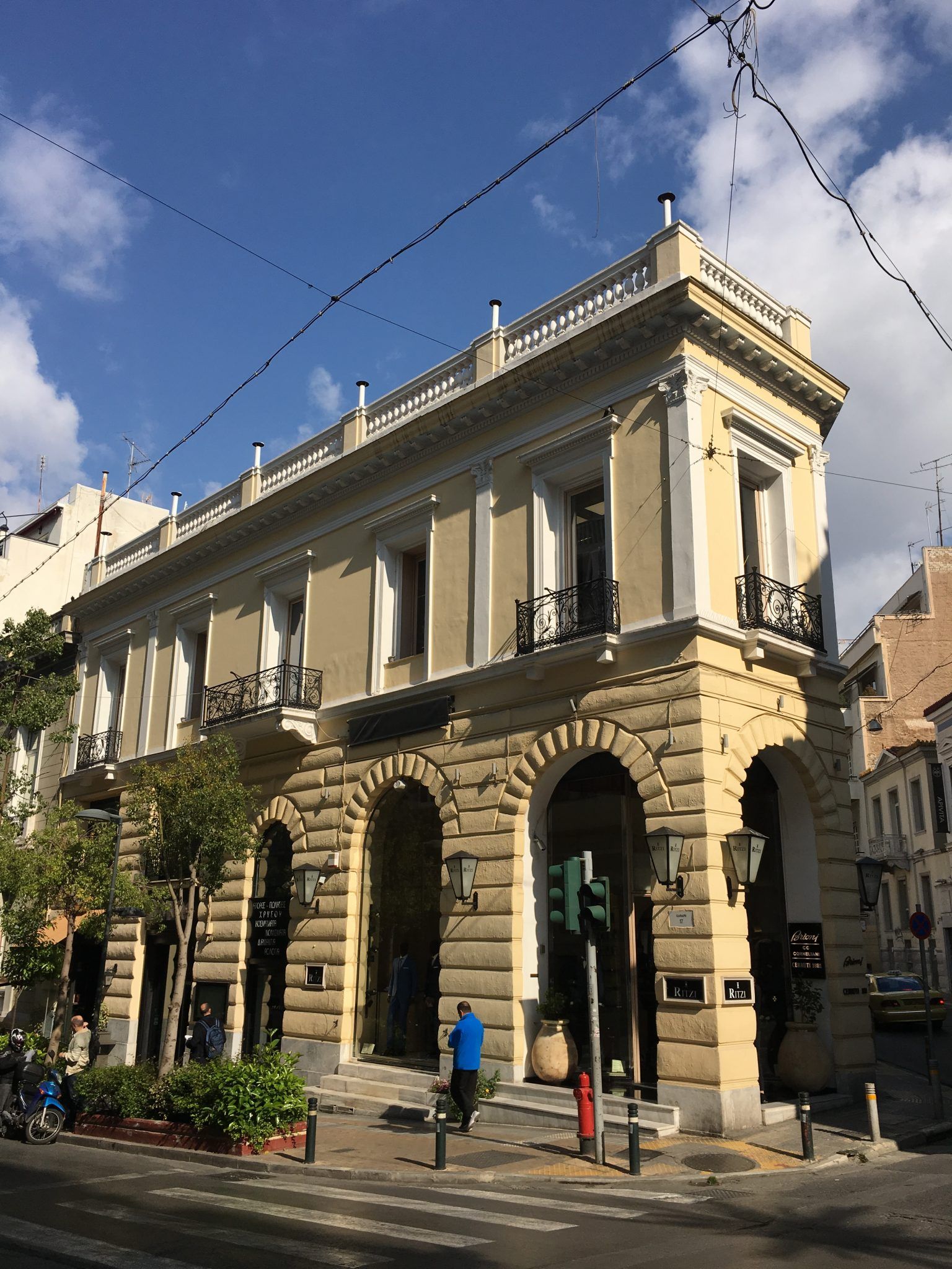 Κανάρη 17 & Σόλωνος 1